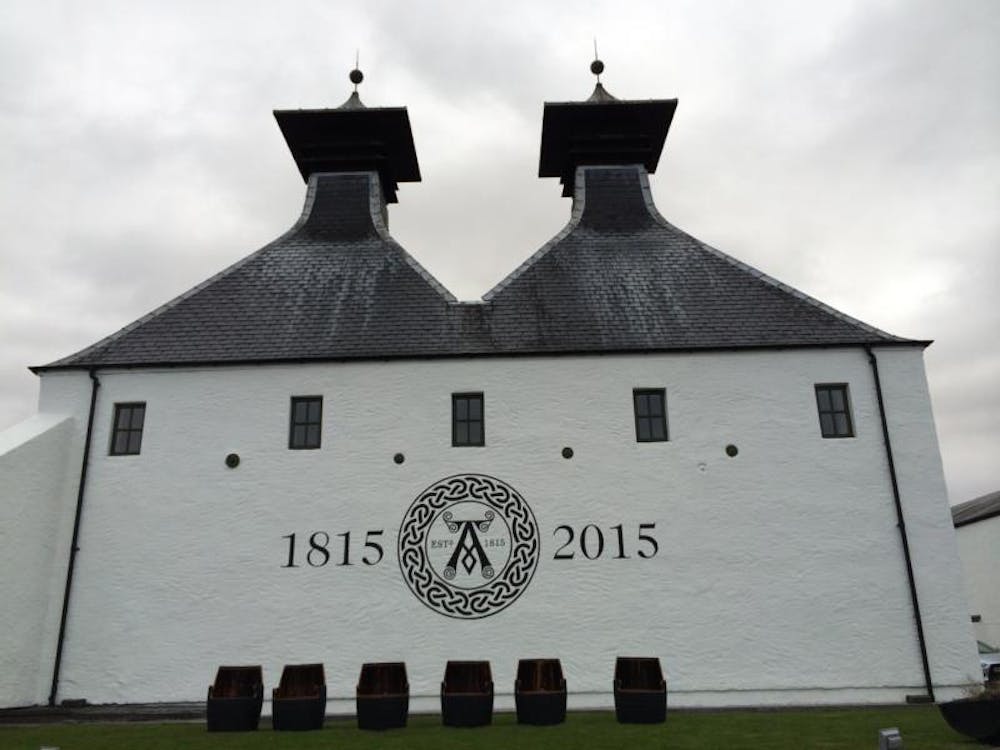 Ardbeg 10year Single Malt 750ml Gift Set w/ 2 Glasses :: Single